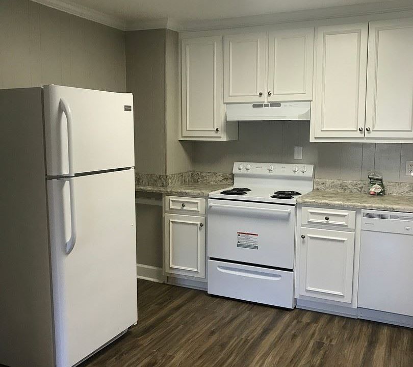 2nd image of 120 Ravenwood Ct Albany Address In Lee County