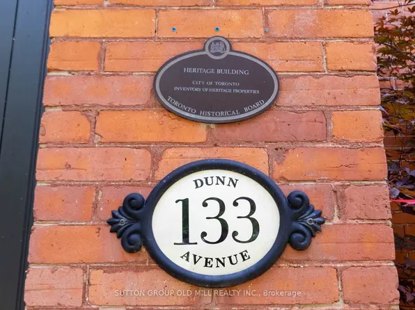 133 Dunn Ave #203, Toronto, ON M6K 2R8