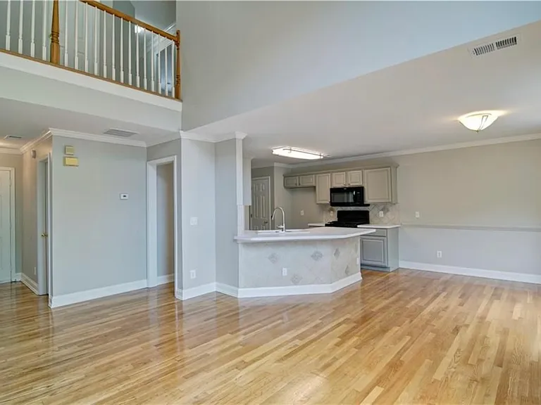 542 Parkstone Ln — Photo 11