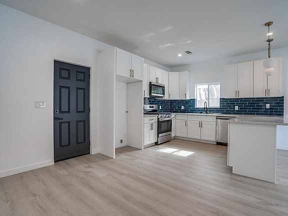 4th image of 7802 Owensmouth Ave