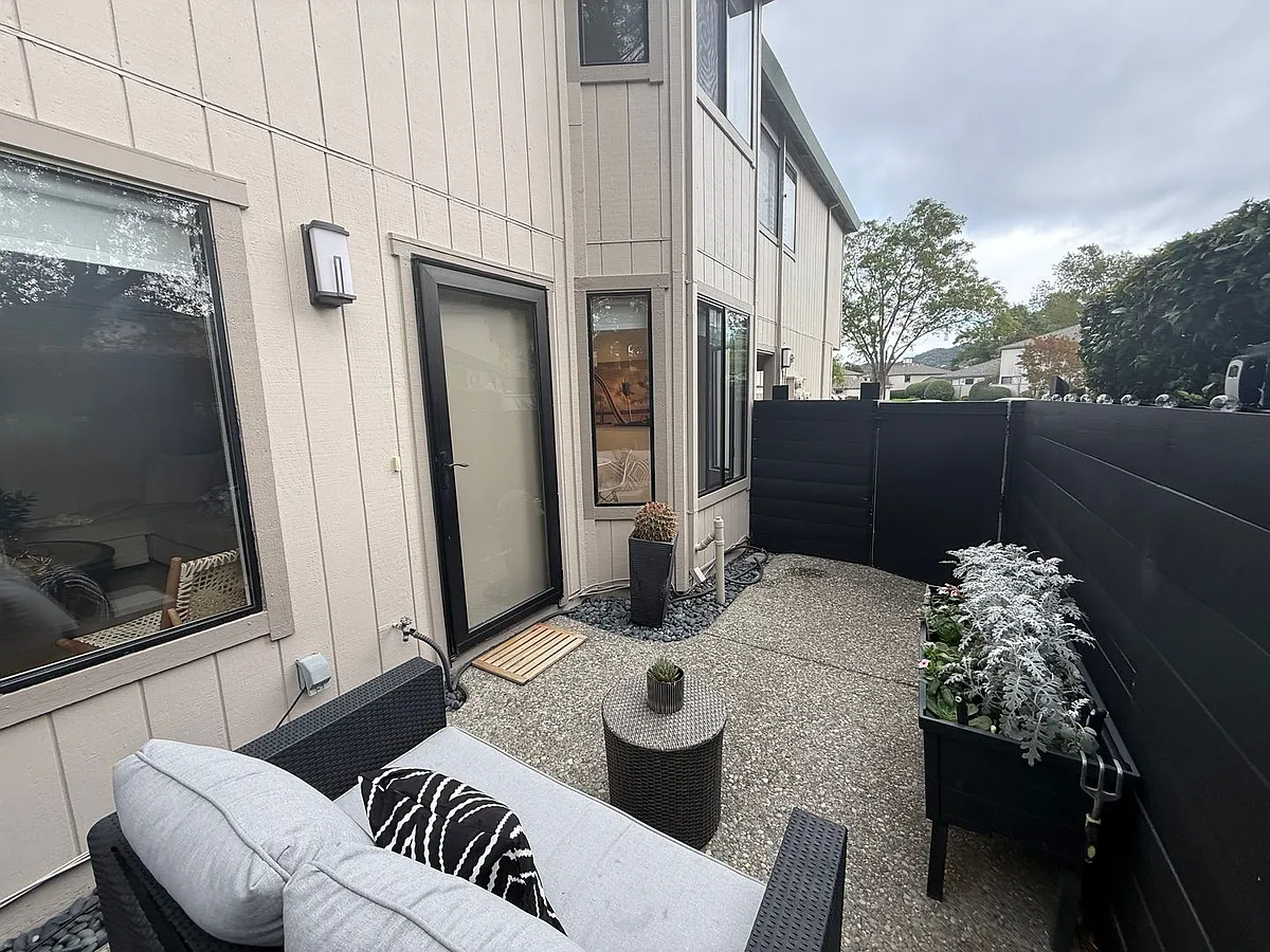 Building Photo - 104 Dockside Cir