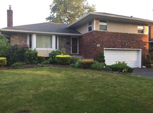 25 Deer Path Ln, Syosset, NY 11791