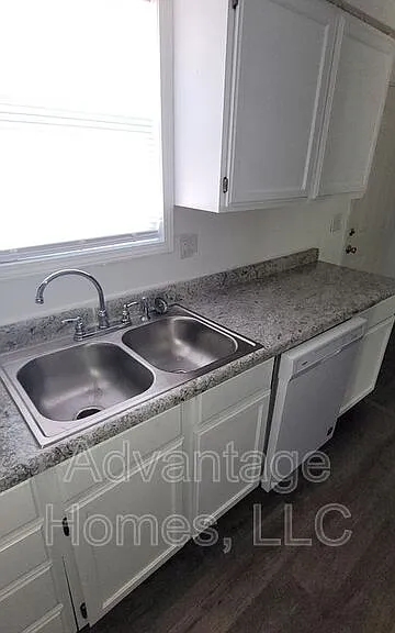 711 N 70th Ter — Photo 14