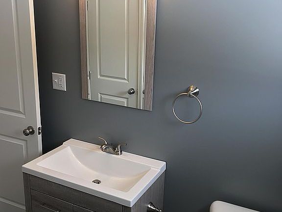 5th image of 82 Sherwood Ave