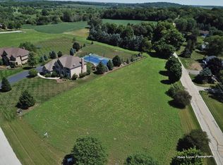 16 Derek Dr, Elburn, IL 60119