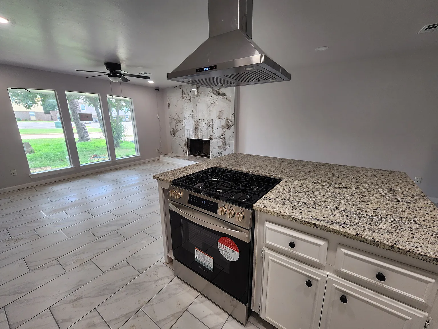 2521 W Brooks St — Photo 3