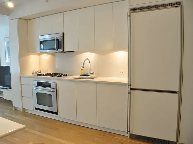 90 William St #9D — Photo 4