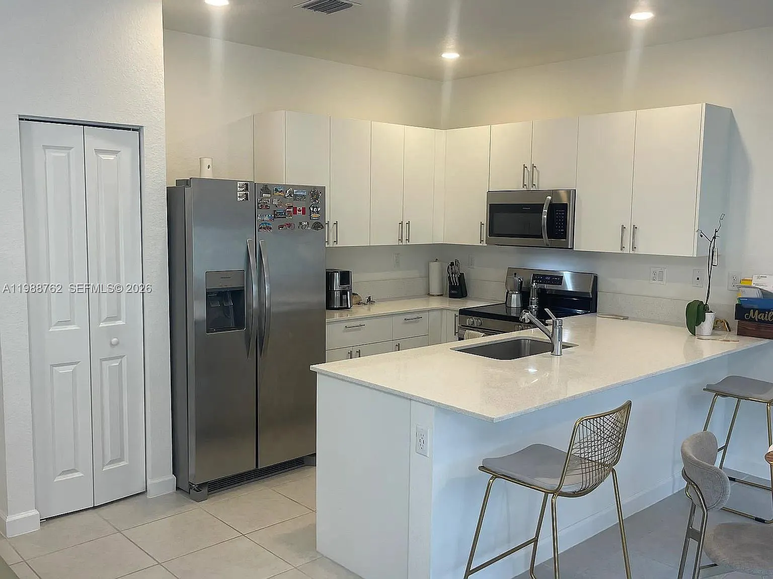 3 bed, 2.5 bath, $3,200 — Photo 3