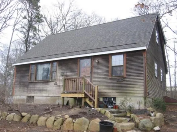 57 Colonial Dr, Tisbury, MA 02568