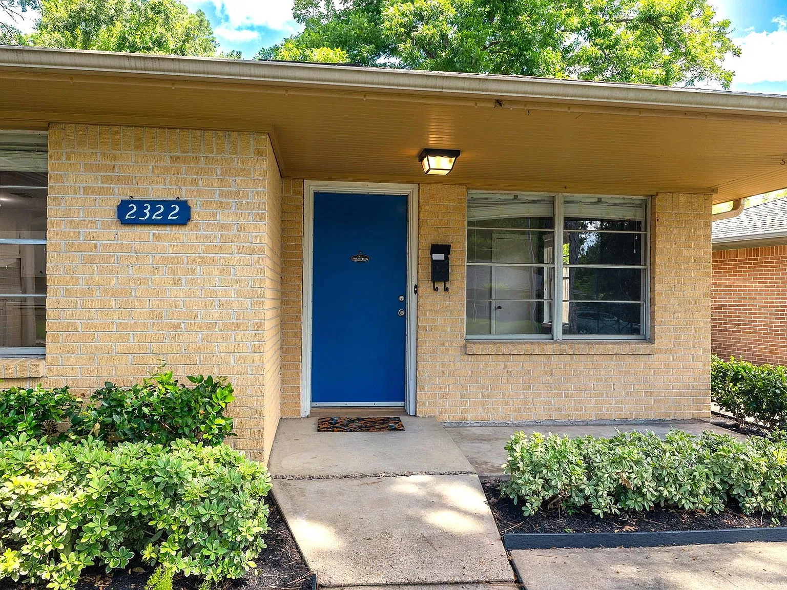 3 bed, 1.0 bath, 1090 sqft, $2,200 — Photo 4