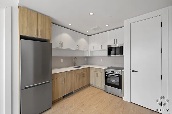 Rented by ERNY LLC | media 16