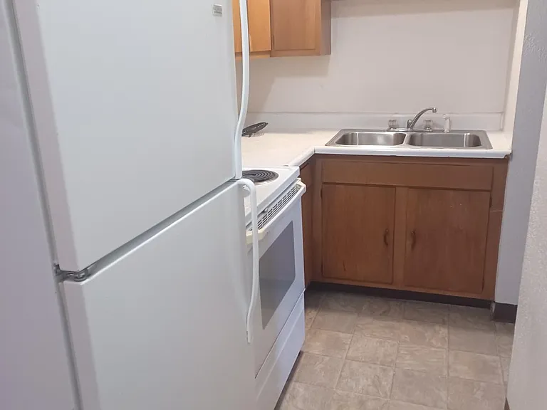 925 James Ct — Photo 5