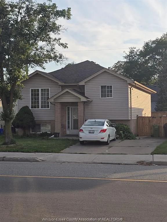 3 bed, $1,700 — Photo 1
