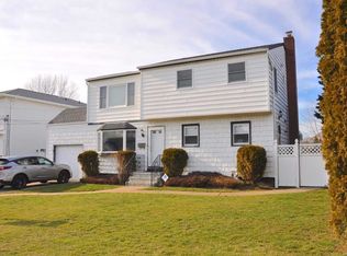 2345 Redmond Rd, North Bellmore, NY 11710