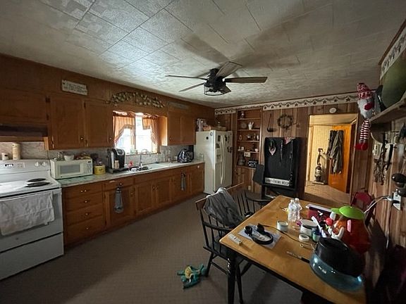3rd image of 302 Sigler St