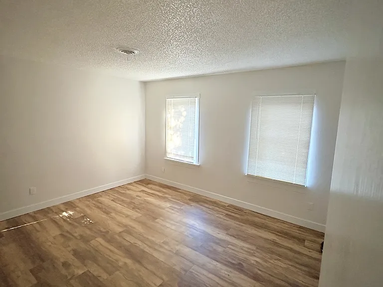 411 E Plum St #1 — Photo 15