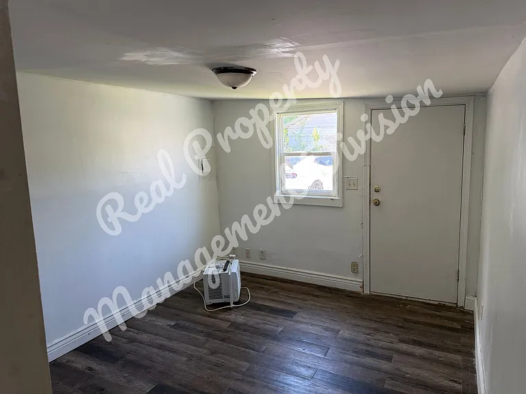 516 W Highland Ave — Photo 7