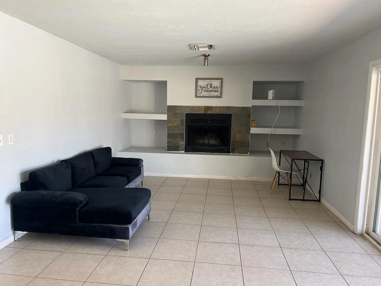 4 bed, 2.0 bath, 1800 sqft, $1,364 — Photo 3