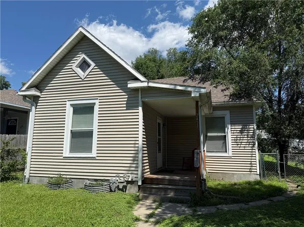 2423 S 17th St, Saint Joseph, MO 64503