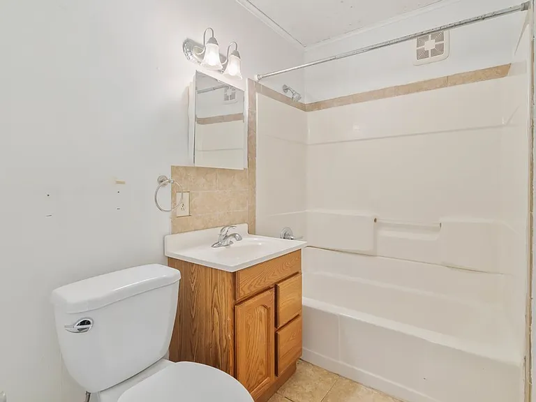 1421 Tremont St — Photo 8