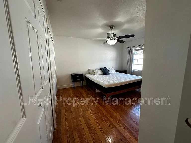 910 Sycamore Ln — Photo 18
