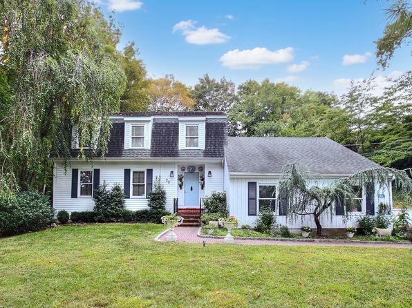 25 Pequot Ave