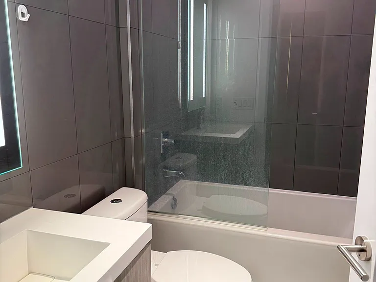 575 Bloor St E #2510 — Photo 8