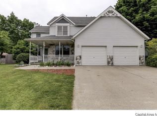 400 Crown Point Dr, Sherman, IL 62684