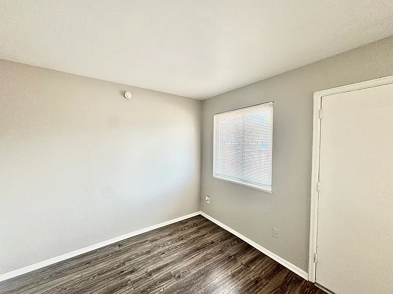Leisure Apartments — Photo 8