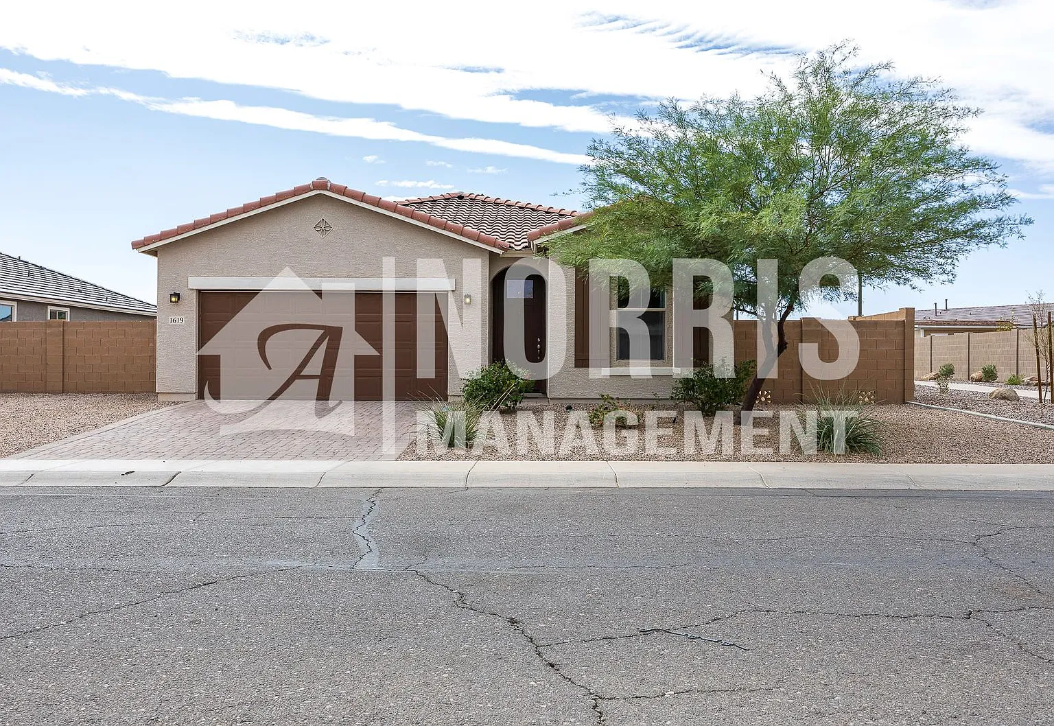 Beautiful Home Near Amenities — Photo 1
