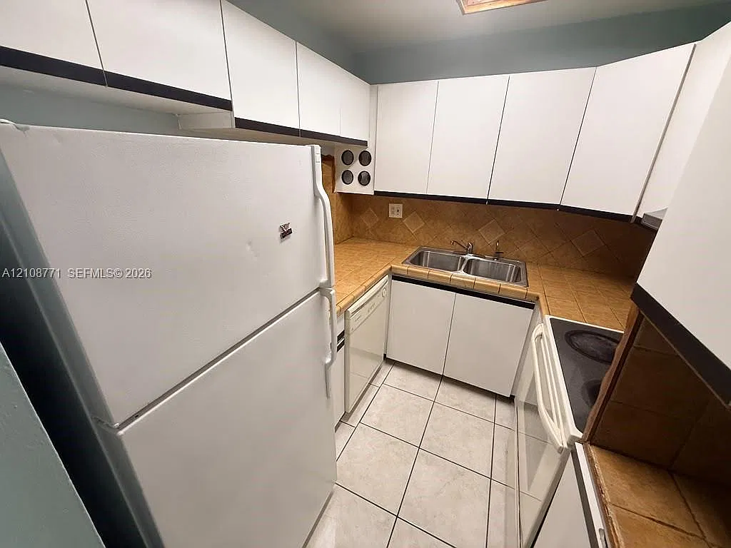 St Andrews Court Condo — Photo 3
