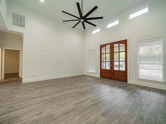 5th image of 9469 Pinewood Dr