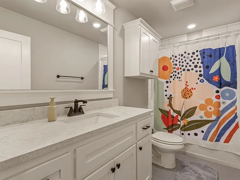 Upstairs full bathroom 2