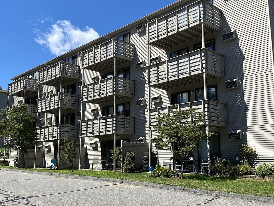 Well manicured Twin Oaks Complex