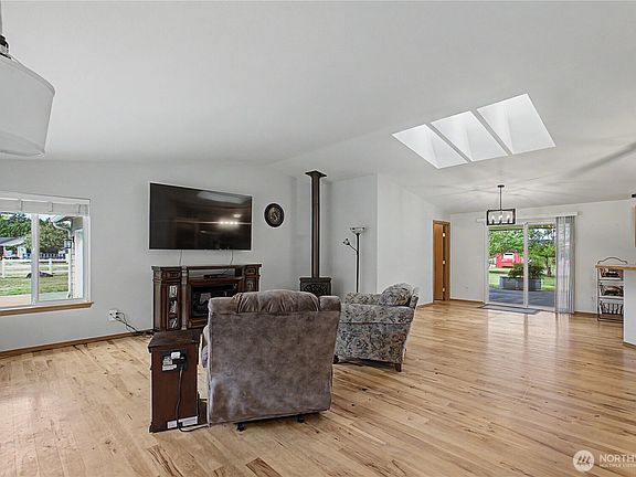 5th image of 10548 179th Avenue SW
