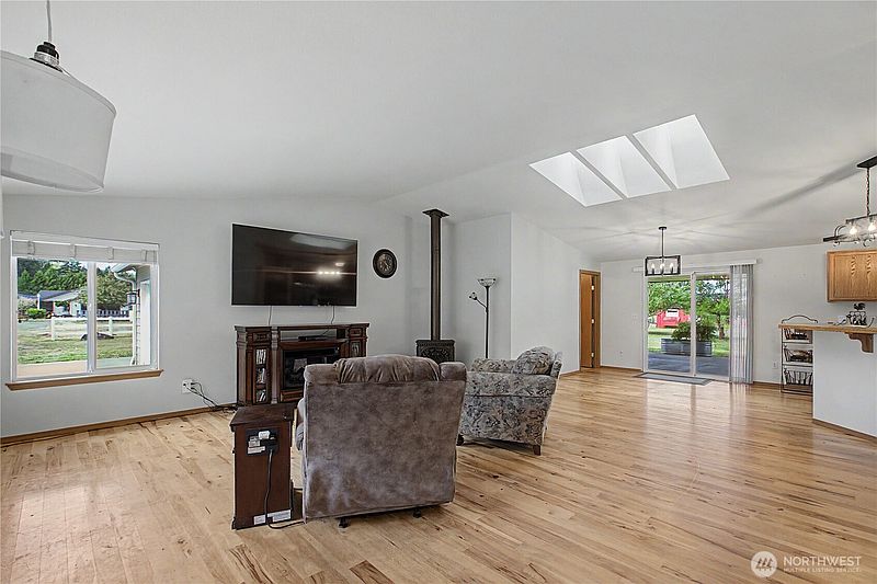 5th image of 10548 179th Avenue SW