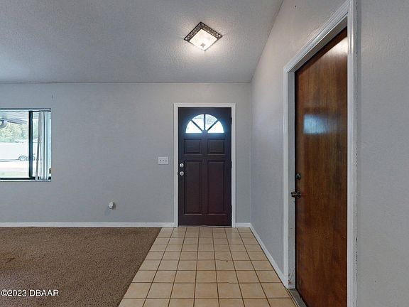 4th image of 811 Maple St