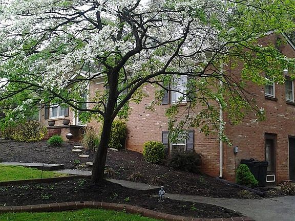 2nd image of 102 Robinhood Pl