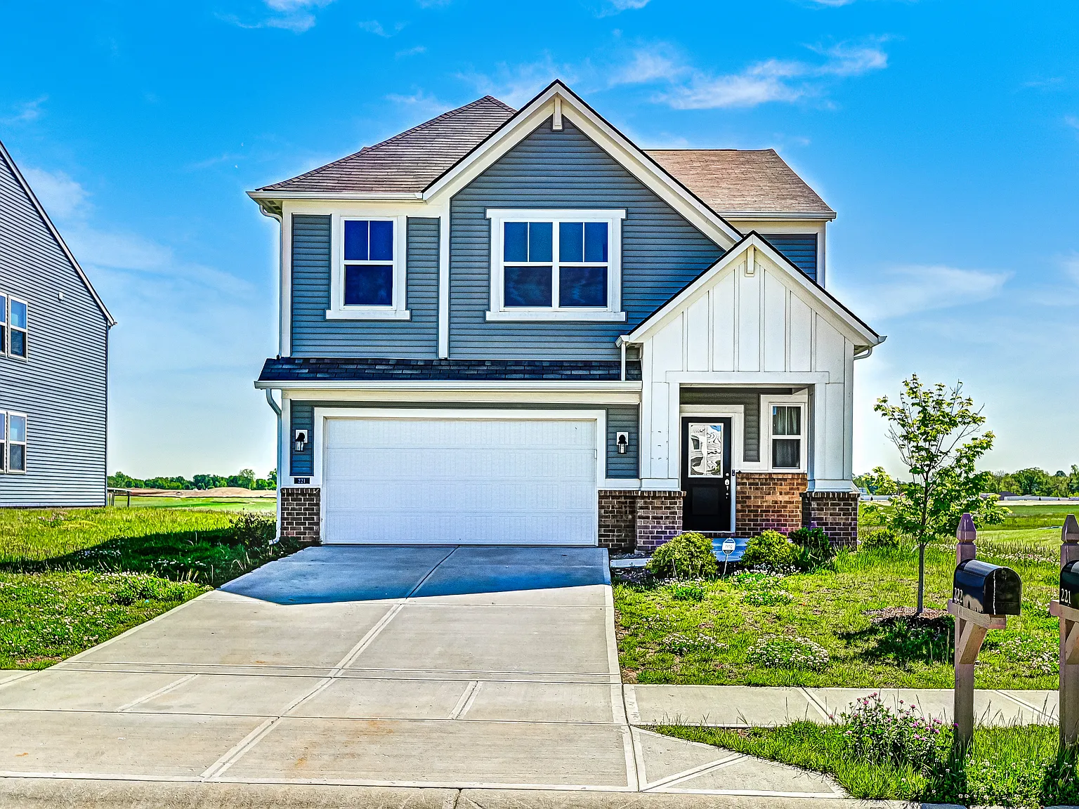 4 bed, 2.5 bath, 3182 sqft, $2,500 — Photo 1