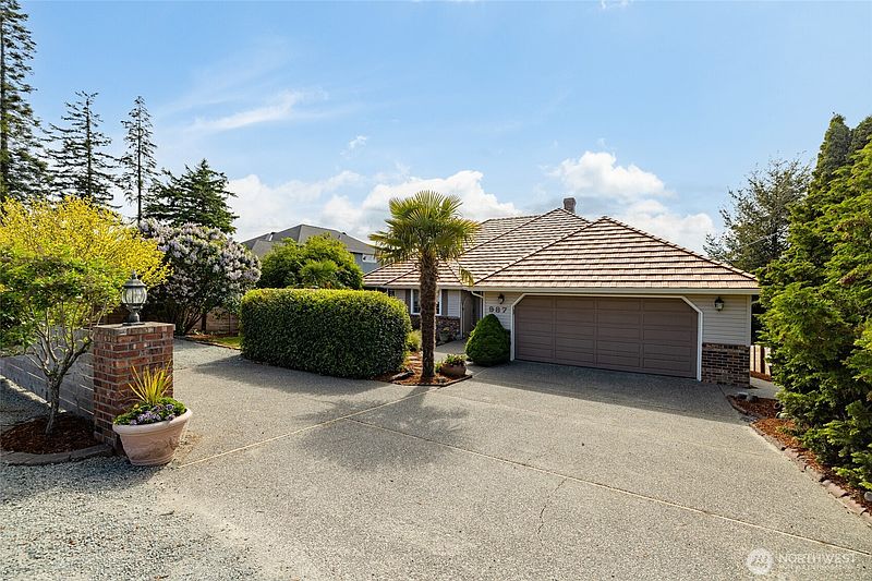 2nd image of 987 NW Camano Drive