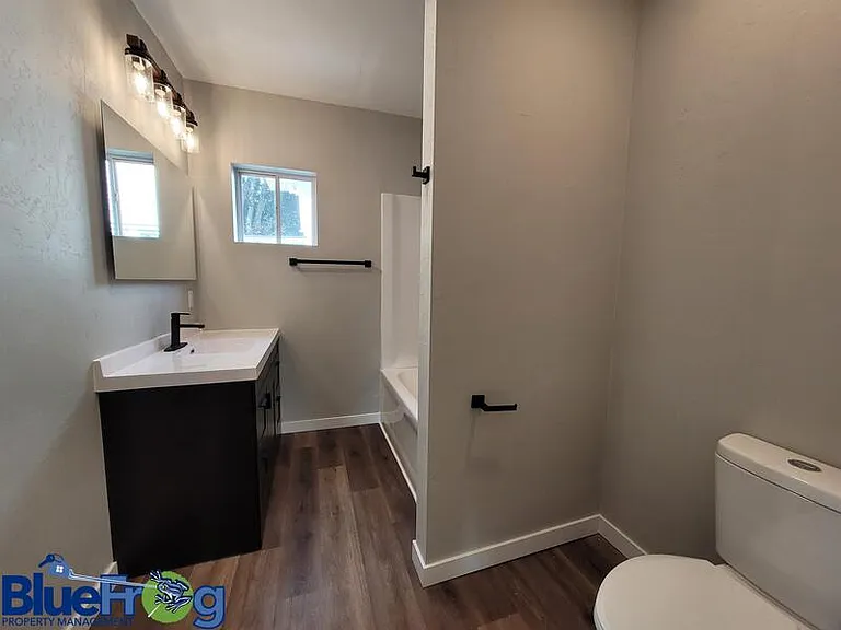 631 W 10th Ave — Photo 8