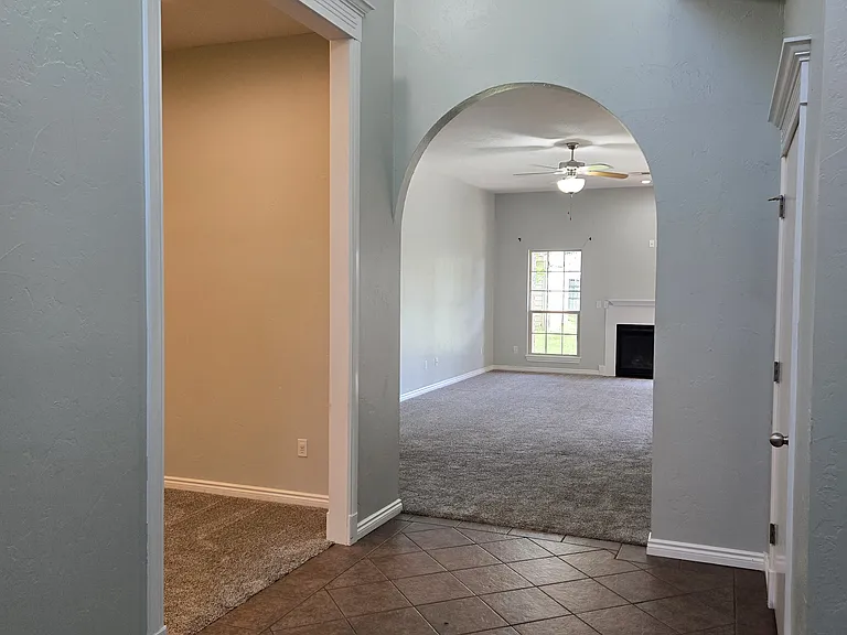 425 Chisholm Crk — Photo 2