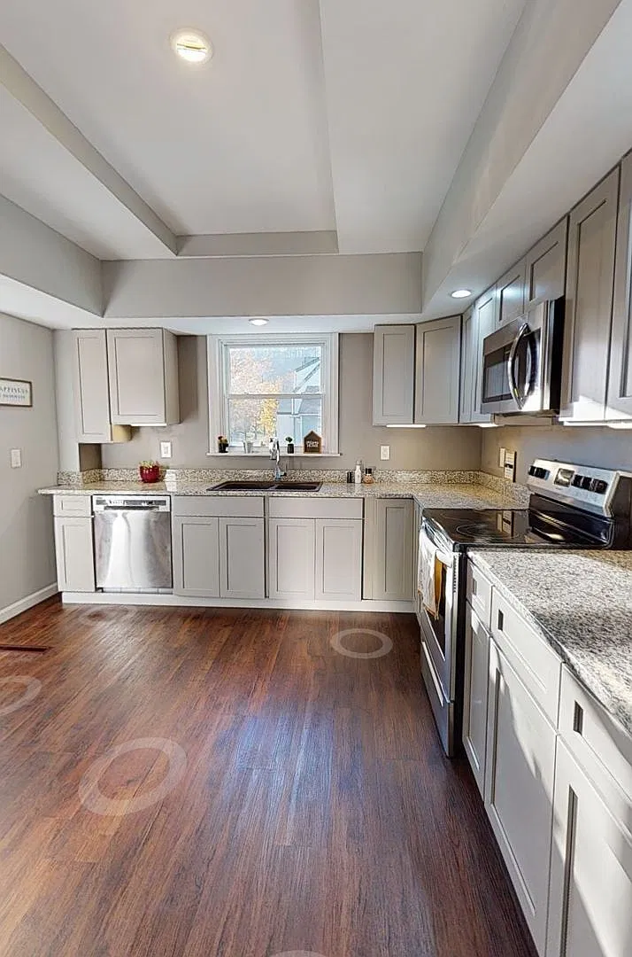 5Br 2Bath! Huge Deck Fully Renovated — Photo 3