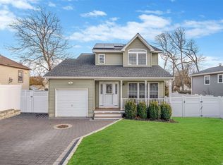 7 Fulton St, Lake Grove, NY 11755