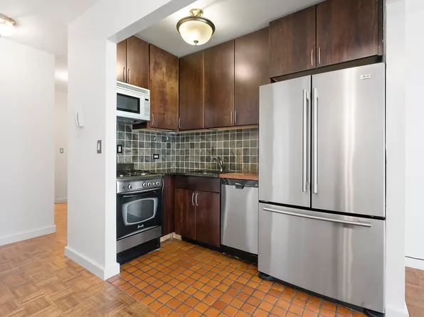 1991 Broadway image 2 of 5