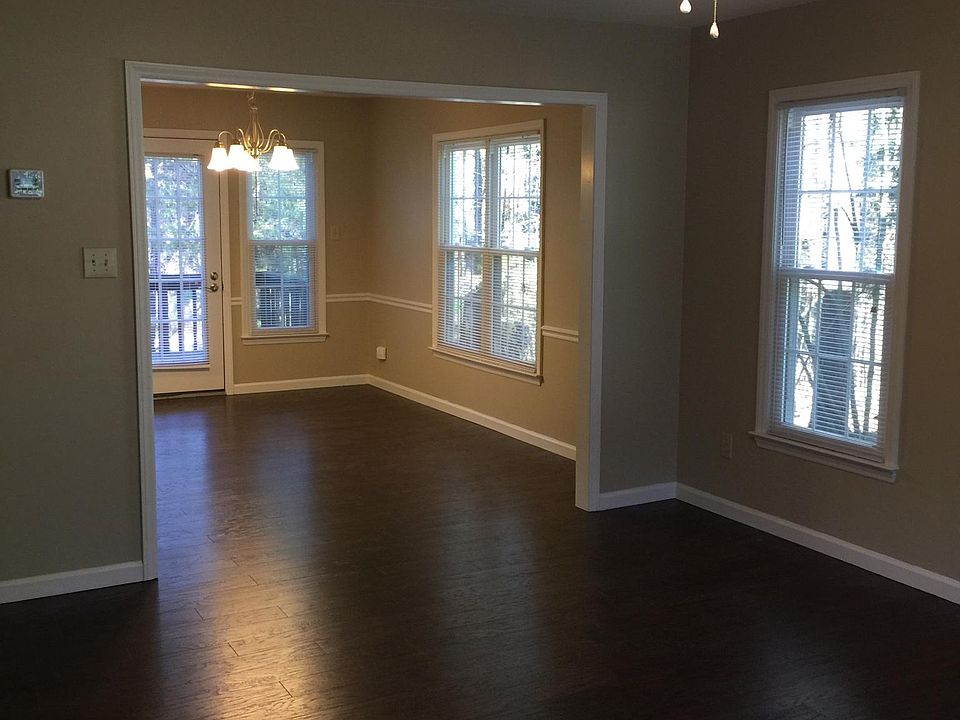 2nd image of 2202 Caroline Dr #B