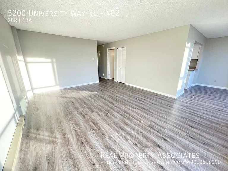 5200 University Way NE #402 — Photo 8
