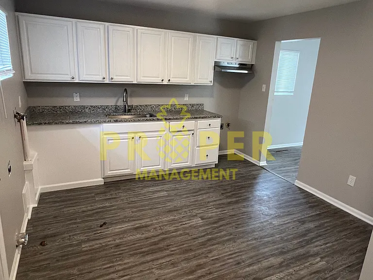 3913 Palmerston Ave — Photo 3