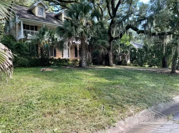 1920 Seville Dr, Pensacola, FL 32503