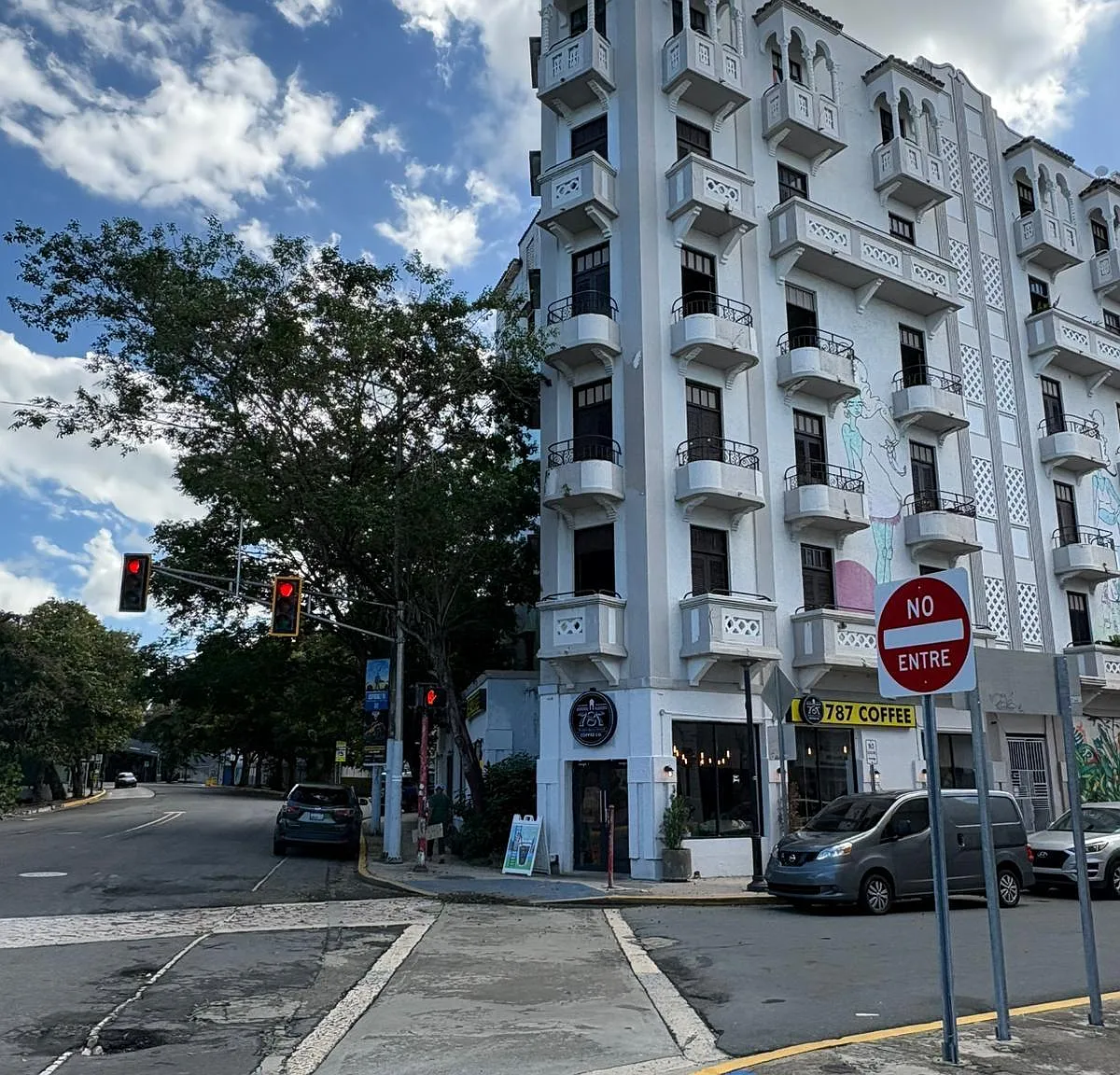 1001 Ponce De Leon (Condominio) — Photo 1